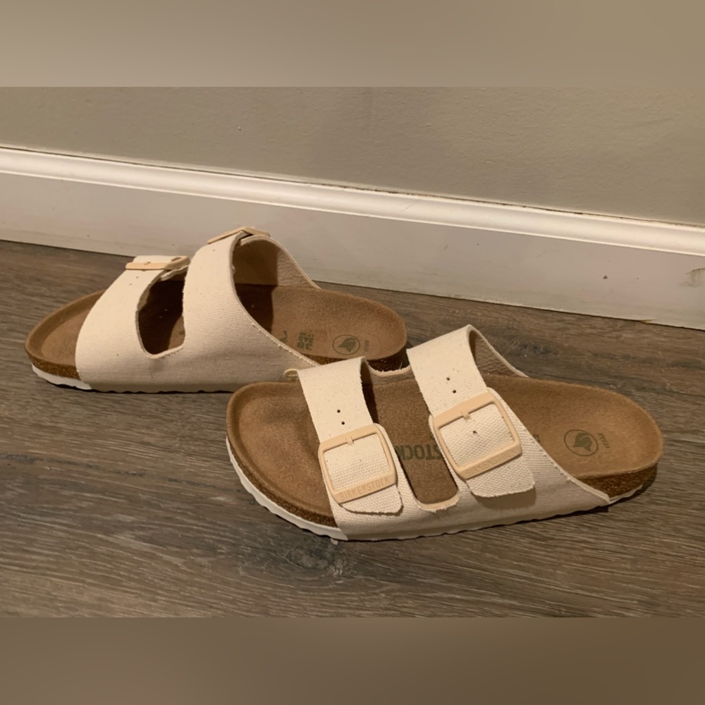 Birkenstock Women’s Vegan Arizona sandal